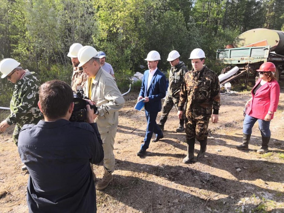 Министр экологии Якутии провел выездное совещание на месте ликвидации разлива нефти в Мирнинском районе