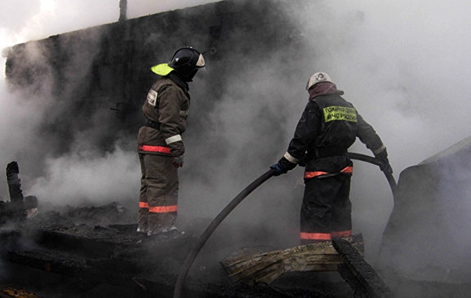 В Якутске при пожаре погибли мать с семилетним сыном