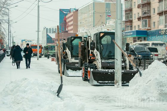 Айсен Николаев распорядился закончить уборку снега в Якутске за три дня