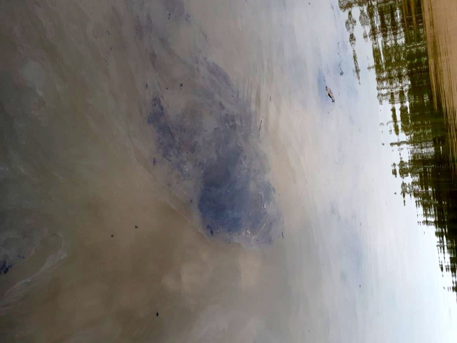 Нефтяные пятна обнаружены на реке Алдан
