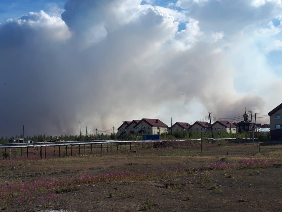Ситуация с лесным пожаром рядом с вахтовым посёлком Накын под контролем