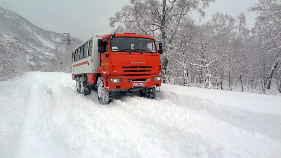 Трёх иностранцев эвакуировали из сломавшегося КАМАЗа в Оймяконском районе при температуре минус 58° C