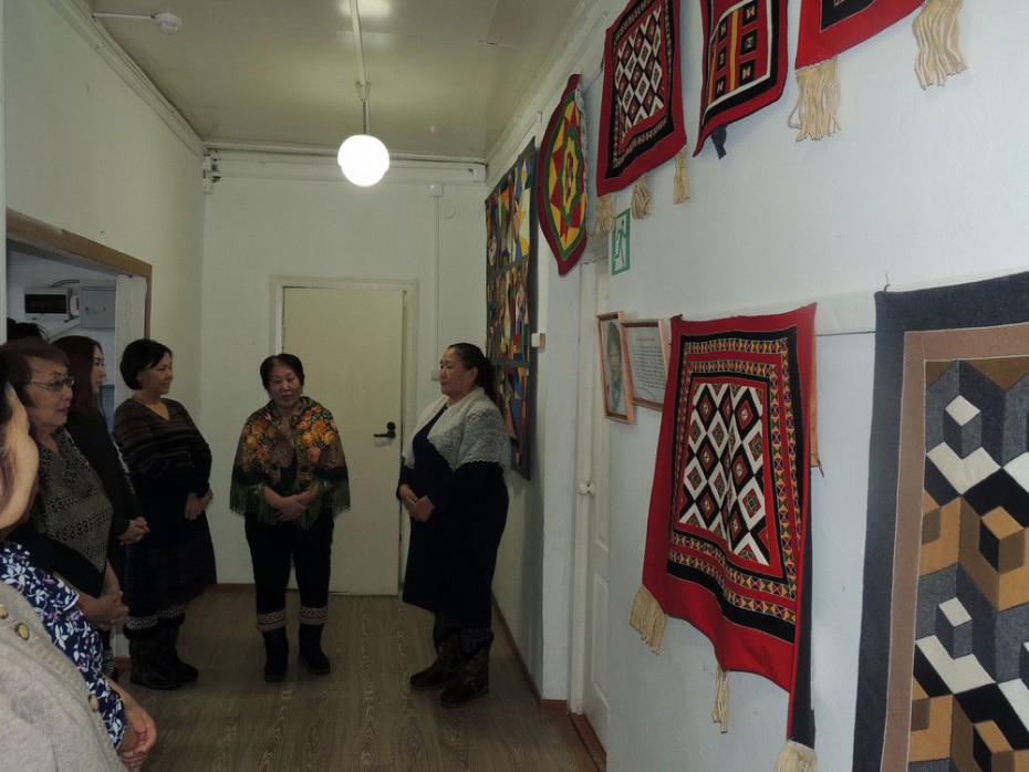 В селе Хатассы открылась выставка народных мастеров