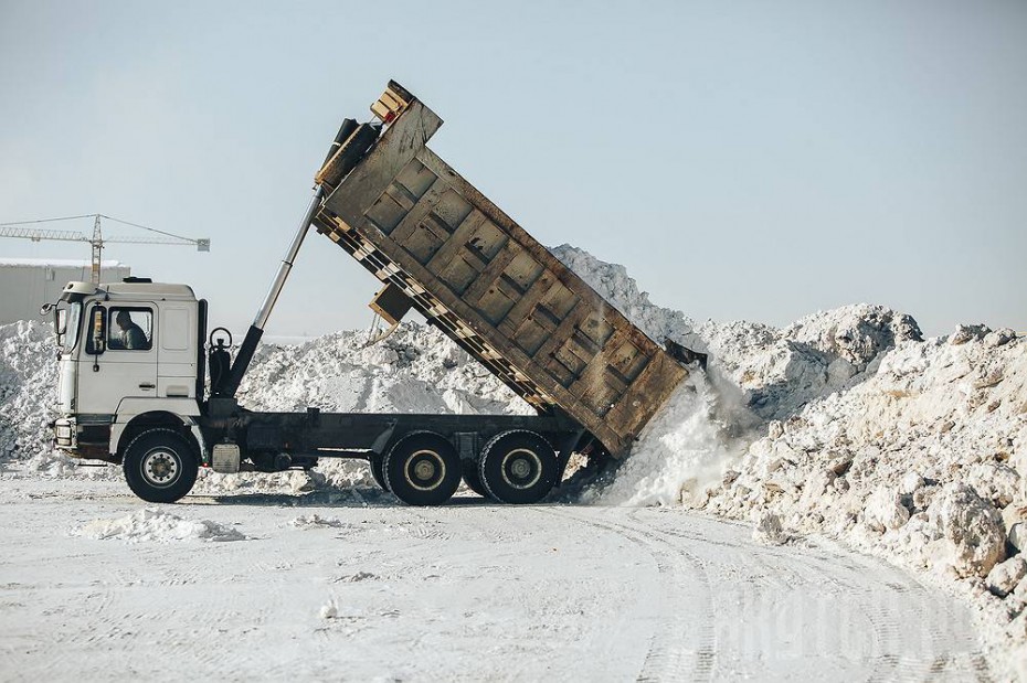За прошедшие сутки в Якутске вывезено 5692 кубометров снега