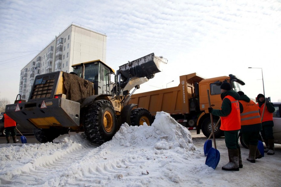 В Якутске за сутки вывезли 5224 кубометров снега
