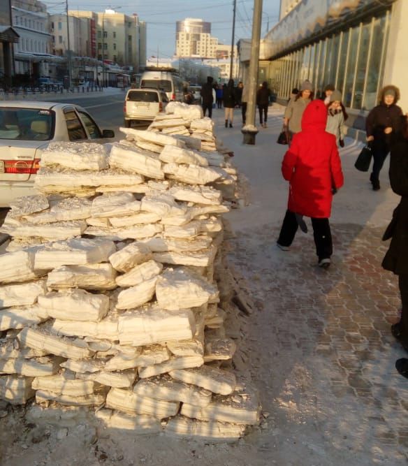 В Якутске за сутки вывезено 4594 кубометров снега