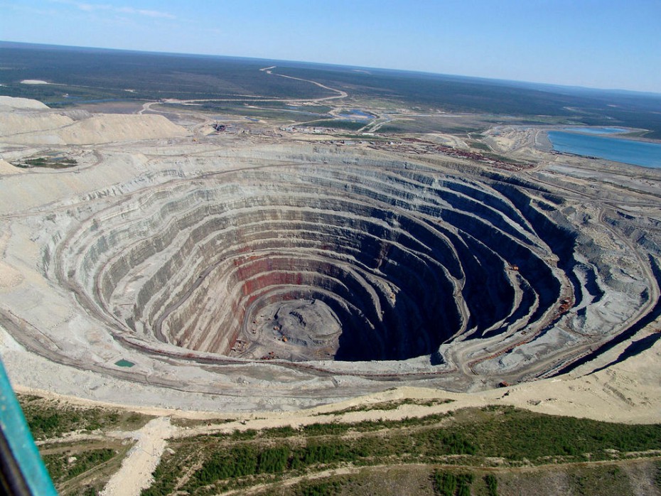 «АЛРОСА» проведет глубокую разведку запасов крупнейшего алмазного рудника