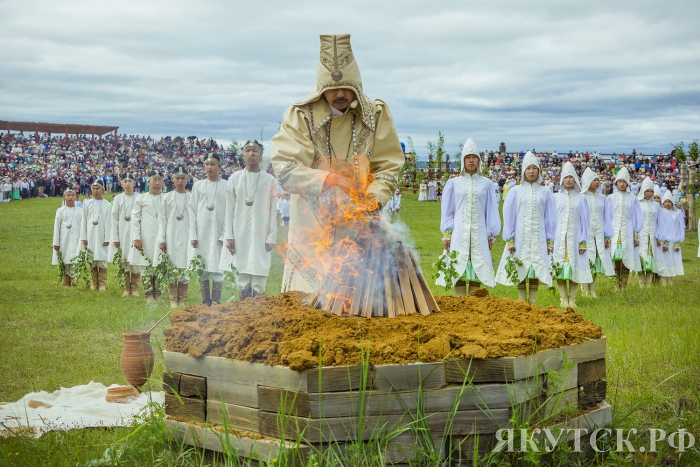 Якутское отделение Сбербанка поздравляет якутян с праздником Ысыах