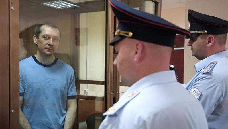 Суд приговорил полковника Захарченко к 13 годам колонии