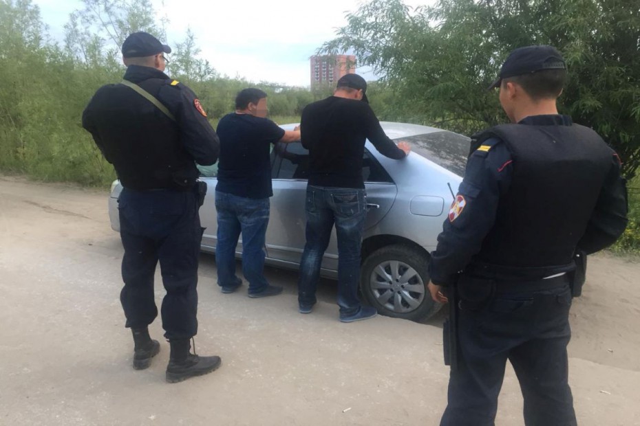 Сотрудниками Росгвардии задержаны двое жителей Якутска по подозрению в хранении наркотических средств