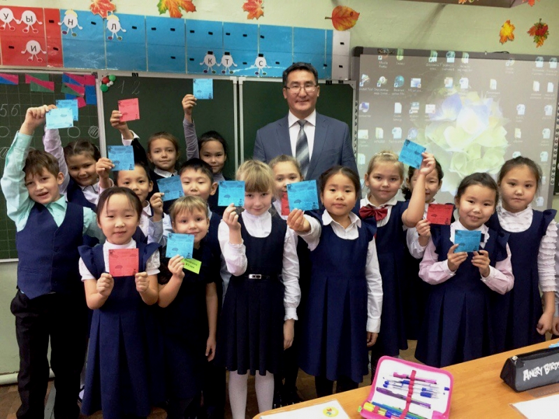 Председатель Ил Тумэн поздравил детей с Днем знаний
