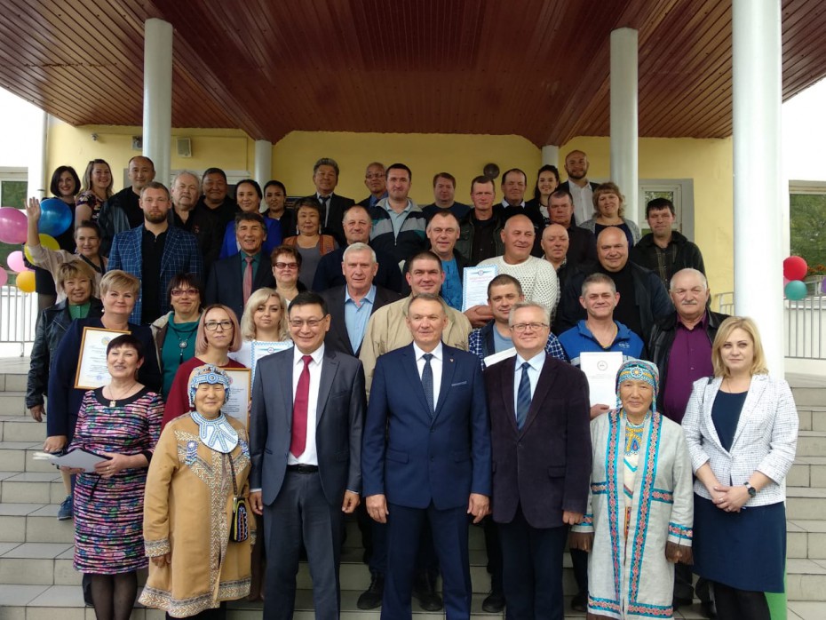 Министр образования и науки Якутии Владимир Егоров посетил с рабочим визитом Амгинский и Усть-Майский районы.