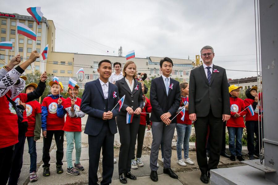 Владимир Солодов принял участие в праздничном флешмобе #МойФлаг