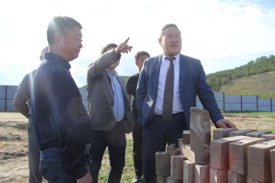 Китайский резидент ТОР «Кангалассы» начал производство кирпичей из местного сырья