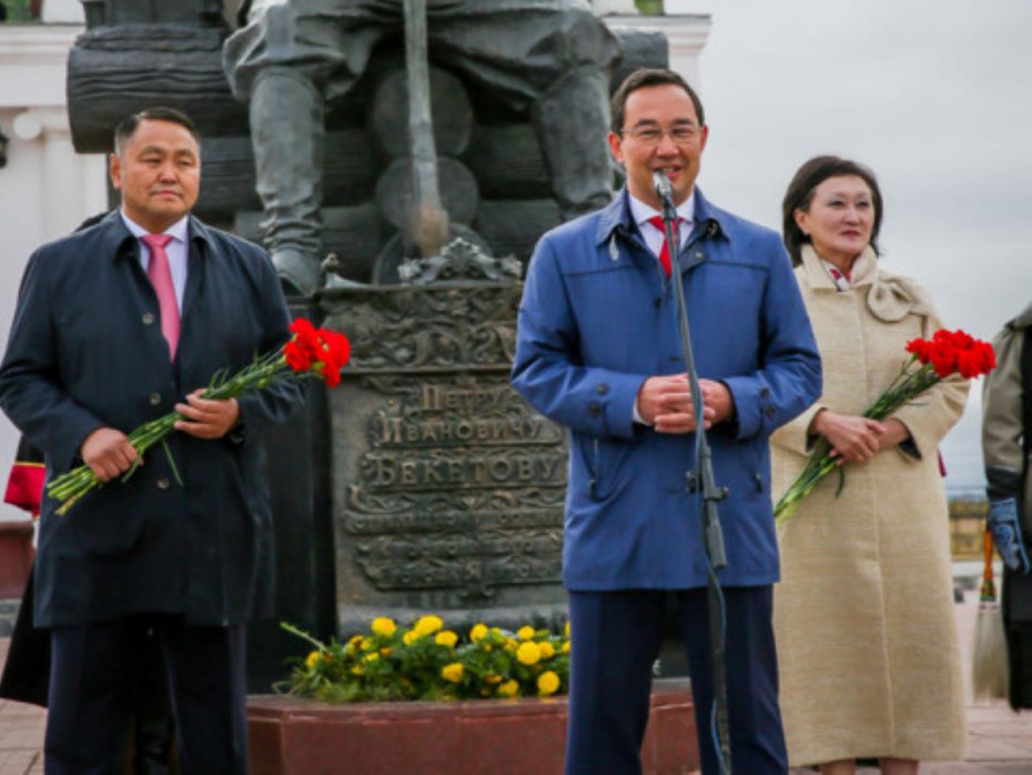 Айсен Николаев поздравил якутян с Днем города
