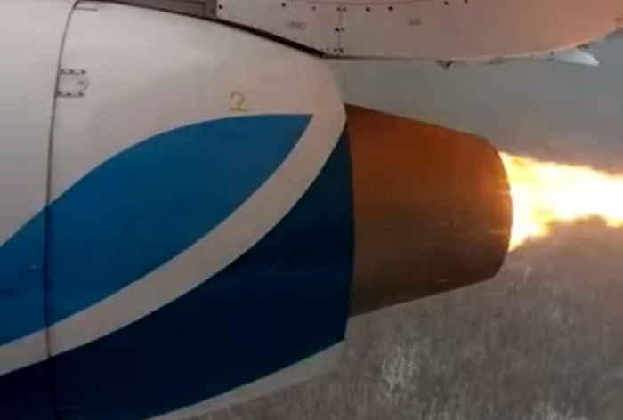 Ан-148 с горящим двигателем совершил аварийную посадку в аэропорту Талакан