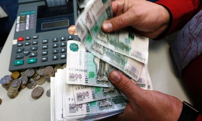 МРОТ в России в наступившем году составил 6204 рублей в месяц