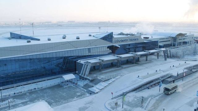 Из аэропорта «Якутск» эвакуировано 250 человек из-за сообщения о взрывном устройстве