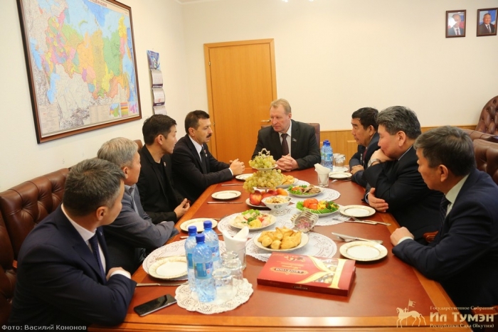 Ветеран ФСБ «Альфа» рассказал якутским депутатам как Родину любить