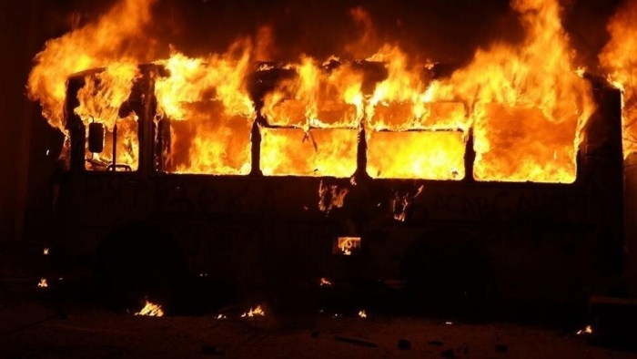 Пожар в ЯПАП: сгорело 2 автобуса, 2 повреждены