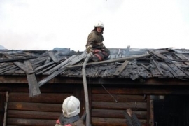 Два дома, гараж и снегоход повреждены огнем в двух районах Якутии