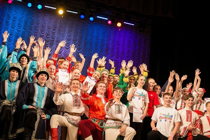 Петь и танцевать в Хабаровск — фестиваль «Салют талантов»