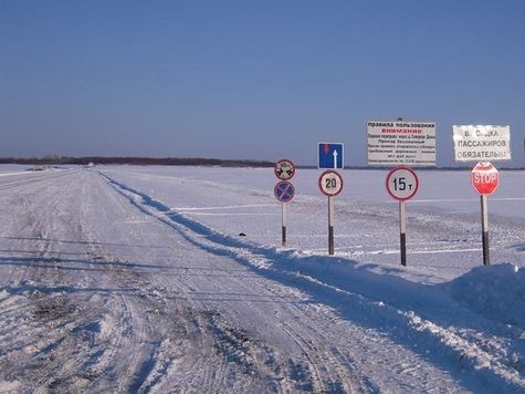 Для автомобилей до трех тонн открылась ледовая переправа Хатассы- Павловск