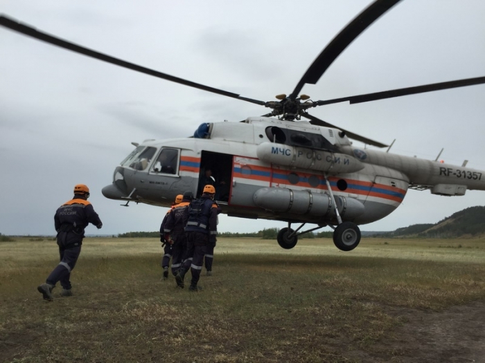 Якутские спасатели МЧС отработали тренировочные спуски с вертолета