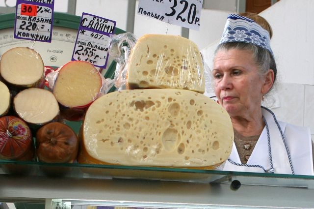 Россиянам продают ненастоящий сыр и масло