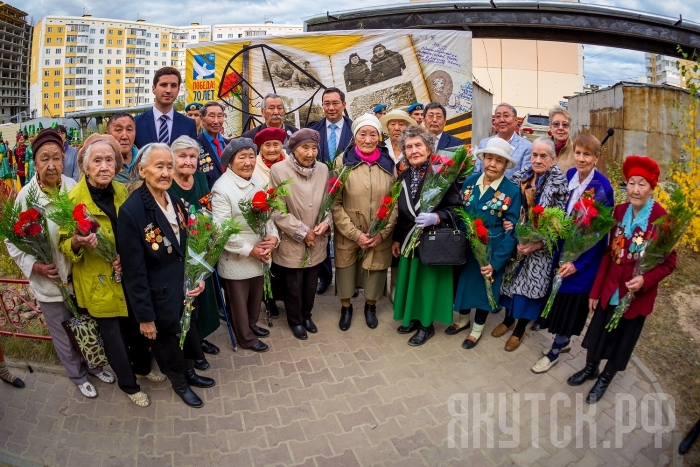 В Якутске открыли памятник вдовам ветеранов