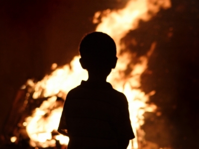 Сгоревший ребенок спал в летнем доме: следователи проводят проверку