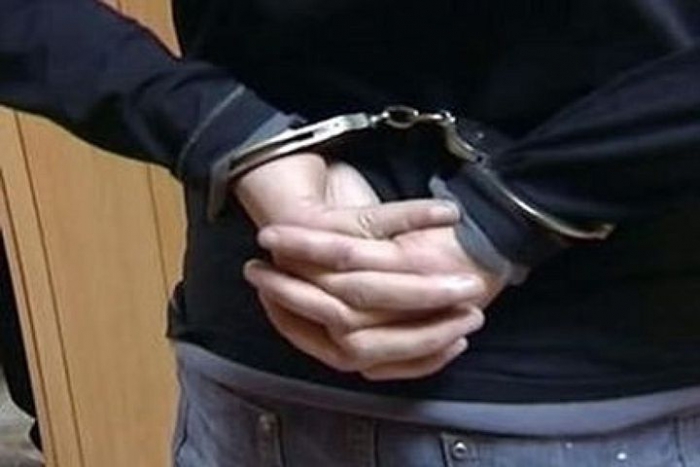 Ограбили и избили: в Якутске задержаны двое молодых людей