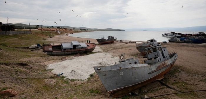 Жители Бурятии требуют прекратить слив воды с Байкала