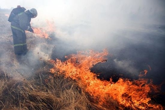 В четырех районах Хакасии горят 16 сел - введен режим ЧС