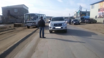 В Якутске пьяный пешеход попал под колеса машины