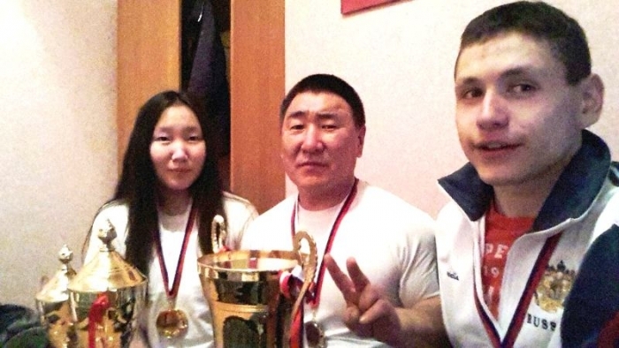 Якутские пауэрлифтеры взяли золото на открытом чемпионате Сибири