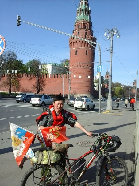К Празднику Победы якутянин добрался до Москвы на велосипеде