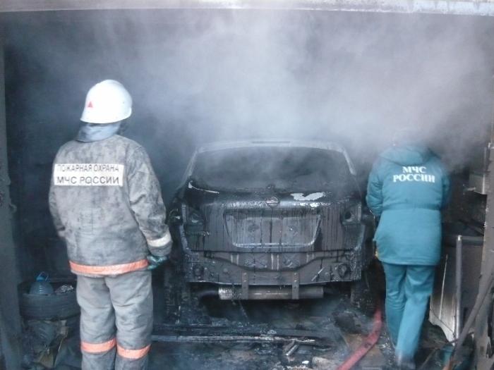 В Якутске из-за неисправности проводки сгорели два гаража