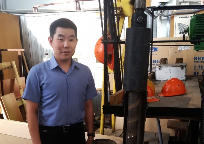 Молодой ученый из СВФУ изготовил уникальный снаряд для исследования алмазоносных пород