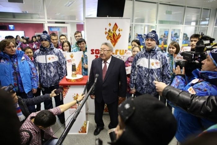 Егор Борисов встретил олимпийский огонь (ВИДЕО)