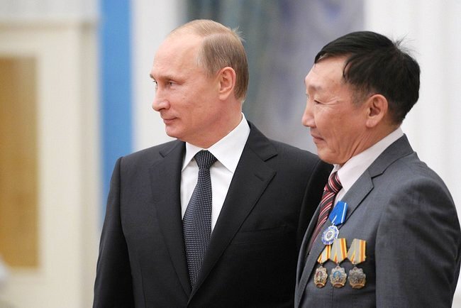 Путин наградил орденом якутского дояра 