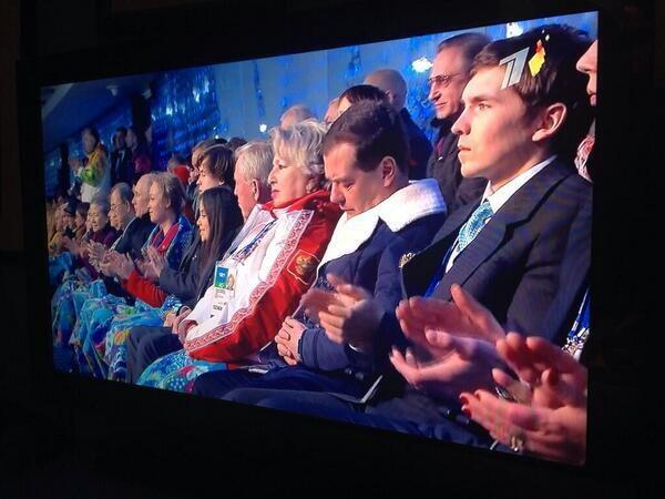Медведев уснул на открытии Олимпийских игр (видео)