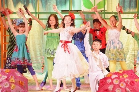Благотворительный фонд "Харысхал" проводит фестиваль детских театральных коллективов