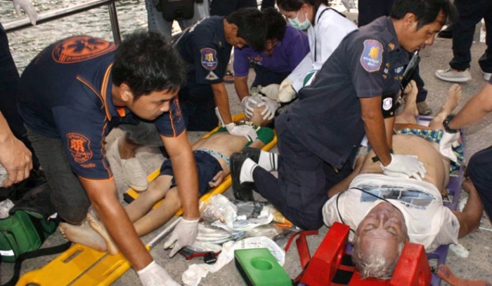 Двое пострадавших при крушении парома в Таиланде выписаны из больницы (видео)