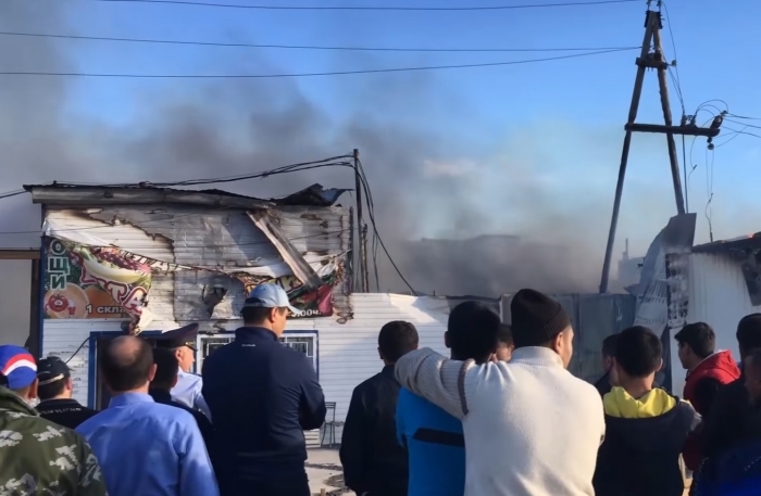 Овощные склады в Якутске и автомобиль в Мирном пострадали от огня