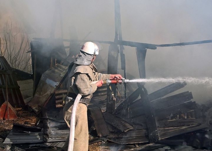 Ураса, две теплицы и четыре гаража сгорели на выходных в Якутии