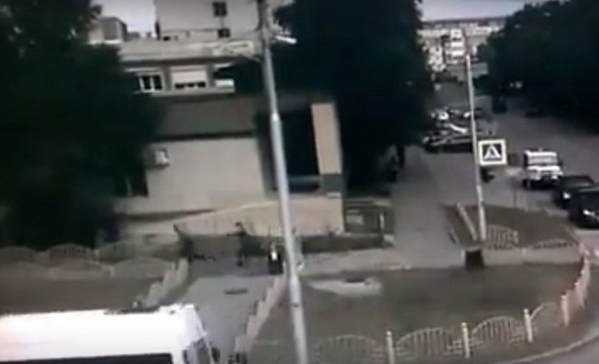 В Сети появилось видео ликвидации напавшего с ножом на людей в Сургуте