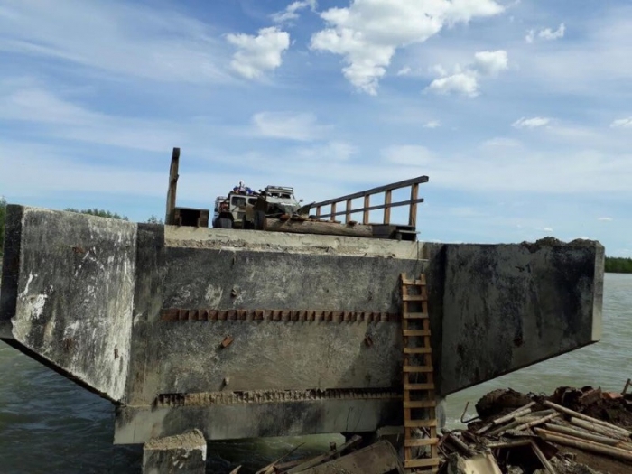 Якутское село уже месяц изолировано из-за обрушения моста