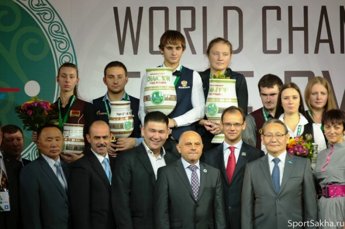 Чемпионат мира по бильярду завершился торжественной передачей шаров