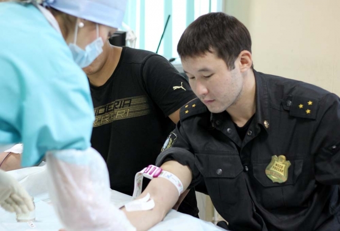 Полсотни якутских судебных приставов сдали нуждающимся 22 литра крови